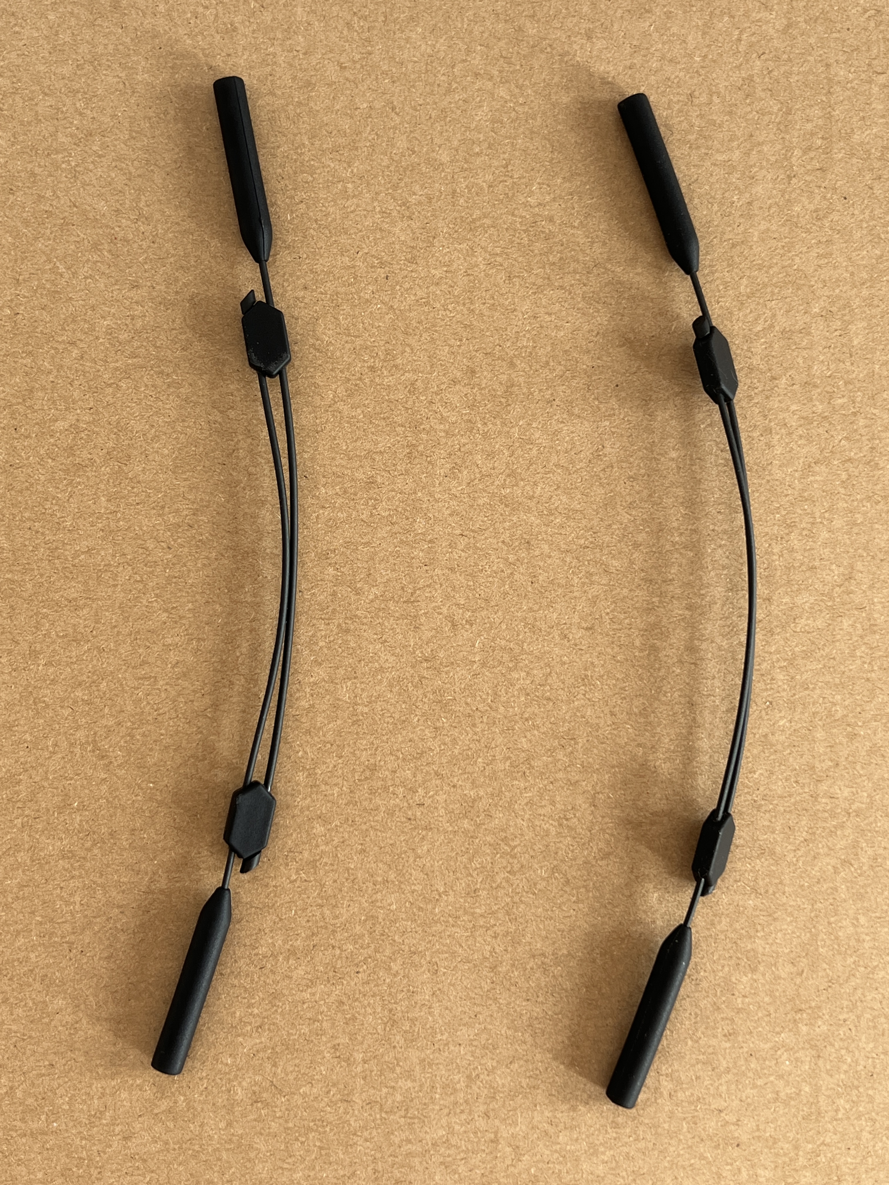 Adjustable Sunglasses Holder S - Sunglass Retainer Cord recensione e prezzo