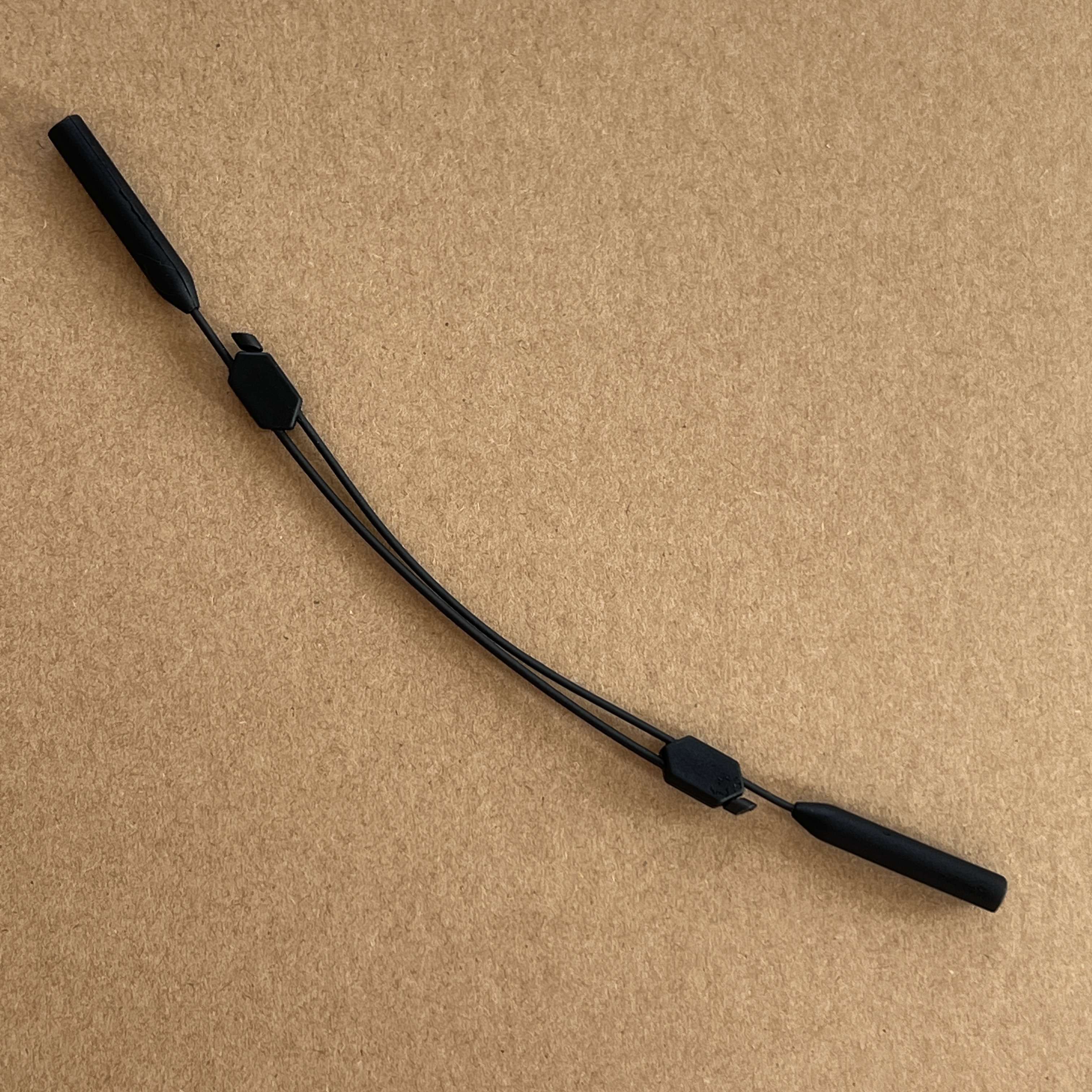 Adjustable Sunglasses Holder S - Sunglass Retainer Cord recensione e prezzo